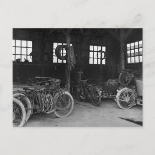 In der Garage Vintage WWII Postkarte