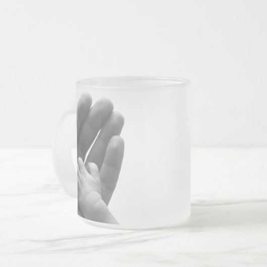 In der Hand des Vatis Mattglastasse (Vorderseite Links)