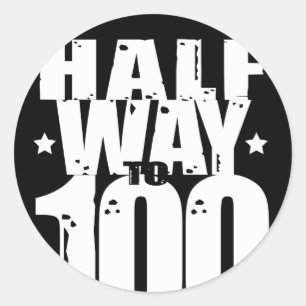 In der Mitte zu lustigem 50. Geburtstag 100 Runder Aufkleber