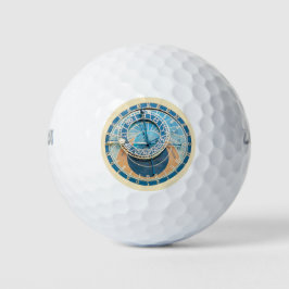 In der Nähe befindet sich die Astronomische Uhr vo Golfball