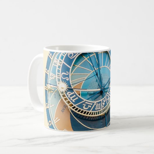 In der Nähe befindet sich die Astronomische Uhr vo Kaffeetasse (Vorderseite Links)