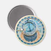 In der Nähe befindet sich die Astronomische Uhr vo Magnet (Vorderseite/Rückseite)
