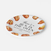 In der Ovenbrotdusche ist ein Bun. Pappteller (Schrägansicht)