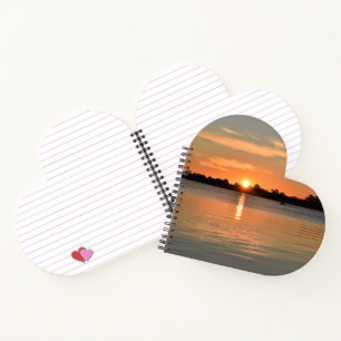In der Sonnenuntergang Herz geformt Spiral-Noteboo Notizblock