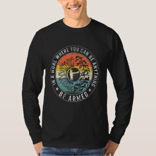 In der Welt, wo man alles ist, was bewaffnete Waff T-Shirt