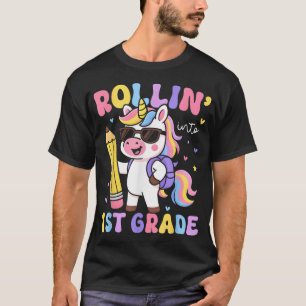 In die 1. Klasse zurückrollen Niedliche Einhorn zu T-Shirt