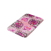 In die geometrische Form des rosa Mitteljahrs Badematte (Schrägansicht)