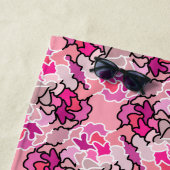 In die geometrische Form des rosa Mitteljahrs Strandtuch (Beispiel)