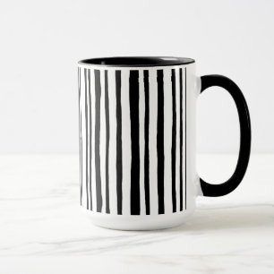In die schwarze RInger-Tasse der Holzstreifen Tasse