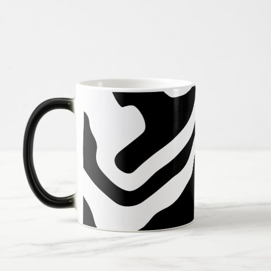 In die Tiefe: Abstrakt Schwarz und Weiß Verwandlungstasse (Links)