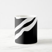 In die Tiefe: Abstrakt Schwarz und Weiß Verwandlungstasse (Mittel)