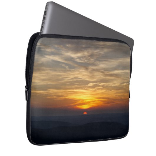 In die Wolken Laptopschutzhülle (Vorne Rechts)