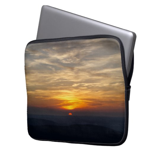 In die Wolken Laptopschutzhülle (Vorderseite Links)