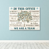 In diesem Büro sind wir Team, Leinwand (Insitu (Holzboden))