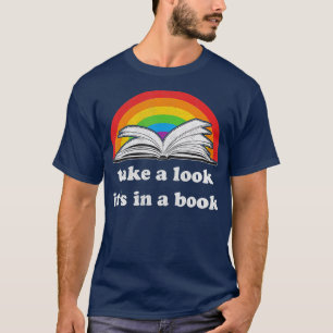 in einem Buch, das Vintage Retro las. T-Shirt