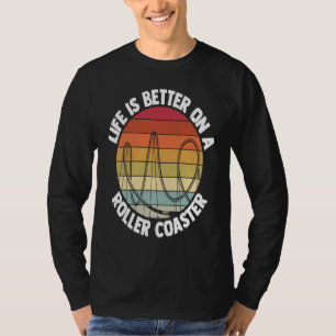 In einem Freizeitpark mit Achterbahnspaß T-Shirt