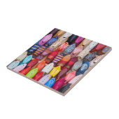 In einem Laden in den Souks gezeigte Schuhe Fliese (Seite)