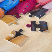 In einem Laden in den Souks gezeigte Schuhe Puzzle (Seite)