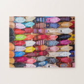 In einem Laden in den Souks gezeigte Schuhe Puzzle (Horizontal)
