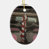 In einem rockabilen Auto Keramik Ornament (Hinten)