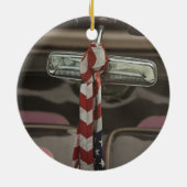 In einem rockabilen Auto Keramik Ornament (Hinten)