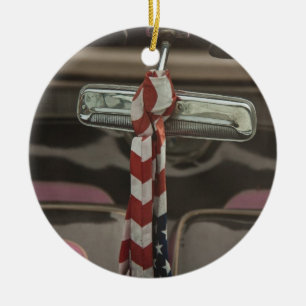 In einem Rockabilly-Auto Keramik Ornament