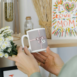 In einem rosa Bogen gefangen Kaffeetasse