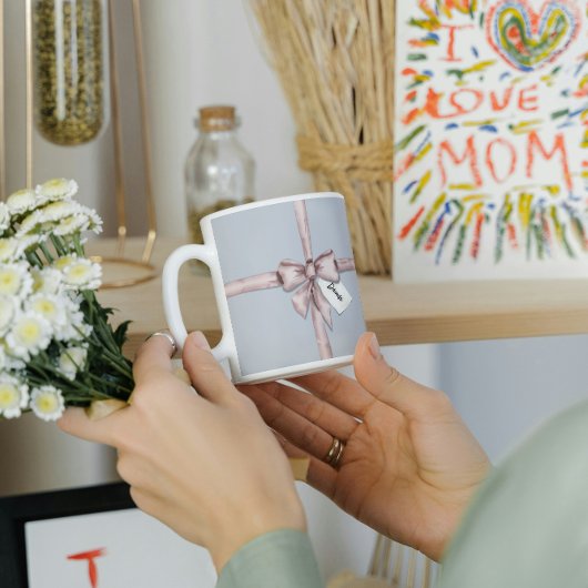 In einem rosa Bogen gefangen Kaffeetasse