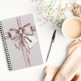 In einem rosa Bugheft verpackt Notizblock