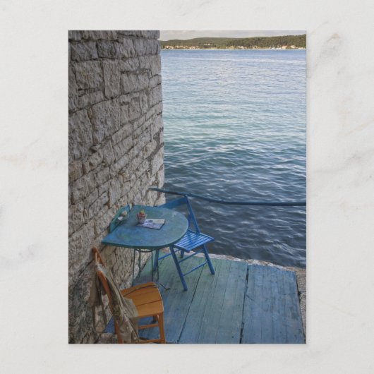 In einem winzigen Café am Ozean für zwei Personen, Postkarte (Vorderseite)