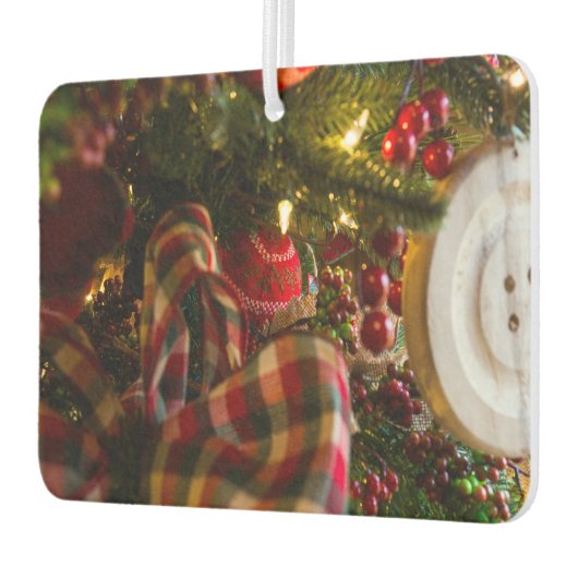In einen Weihnachtsbaum Autolufterfrischer (Links)