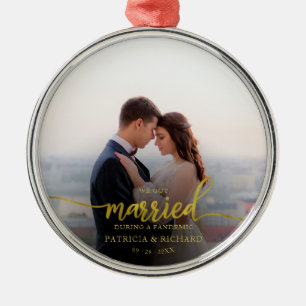 In einer Pandemie geheiratet Foto Goldfolie Schrif Ornament Aus Metall