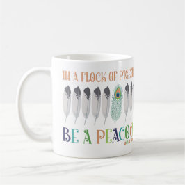 In einer Taubenhütte ist ein Pfau Kaffeetasse