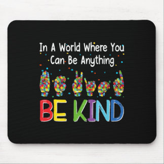 In einer Welt, in der du alles sein kannst, sei fr Mousepad