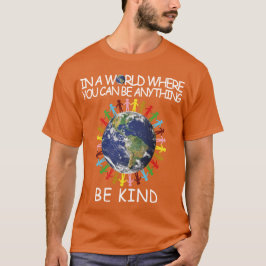 in einer Welt, in der man alles irgendwie sein kan T-Shirt