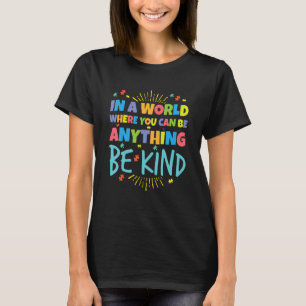 In einer Welt, in der man alles sein kann, sei net T-Shirt