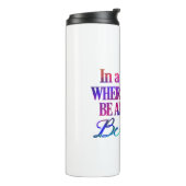 In einer Welt, in der man alles sein kann. Sei net Thermosbecher (Nach links gedreht)