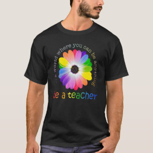 In einer Welt, in der man alles sein kann, um Lehr T-Shirt