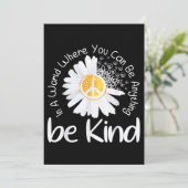 In einer Welt, in der man alles sein kann, was ein Einladung (Stehend Vorderseite)