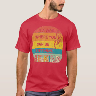 In einer Welt, in der man alles sein kann, was fre T-Shirt