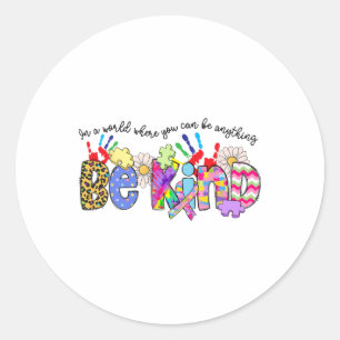 In einer Welt, in der man alles sein kann, was gut Runder Aufkleber