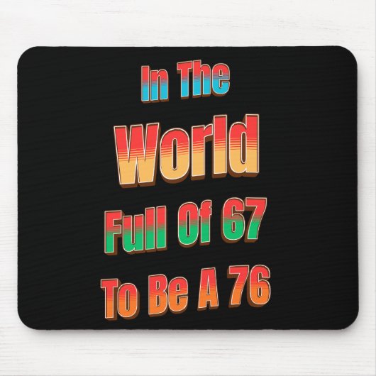 In einer Welt voller 67, um eine 76 zu sein Mousepad (Vorne)