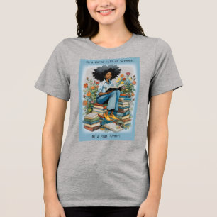 In einer Welt voller Bildschirme ist ein Page Turn Tri-Blend Shirt