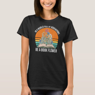 In einer Welt voller Buchwürmer sei ein Blume Fant T-Shirt
