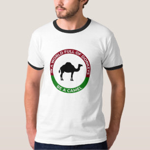 In einer Welt voller Esel sei ein Kamel T-Shirt