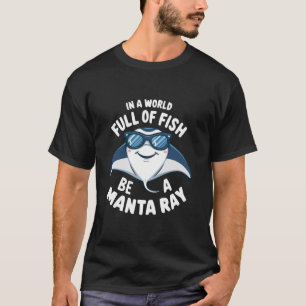 In einer Welt voller Fische sei ein Manta Rochen O T-Shirt