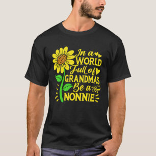 In einer Welt voller Grandmas eine Mutter der Nonn T-Shirt