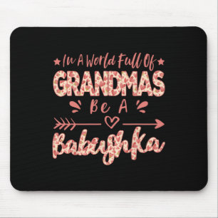 In einer Welt voller Grandmas ist ein Bybuschka Ru Mousepad