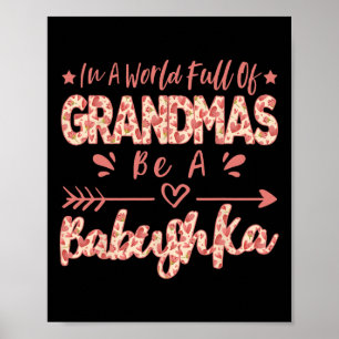In einer Welt voller Grandmas ist ein Bybuschka Ru Poster