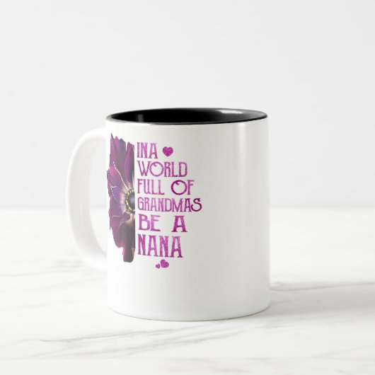 In einer Welt voller Grandmas ist Na Lila Anemon Zweifarbige Tasse (Vorderseite Links)